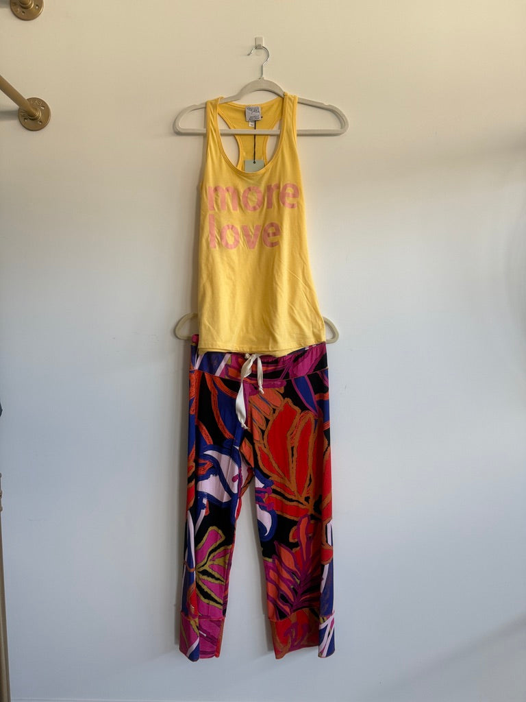 Print Chant Capri Women's Pant