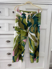 Print Chant Capri Women's Pant